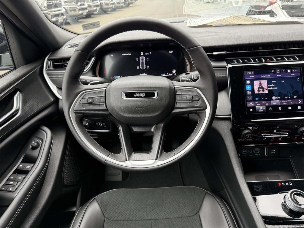 new 2025 Jeep Grand Cherokee car, priced at $39,205