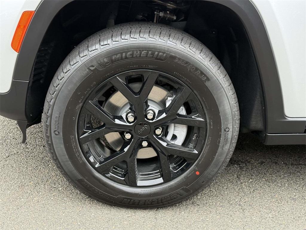 new 2025 Jeep Grand Cherokee car, priced at $39,205