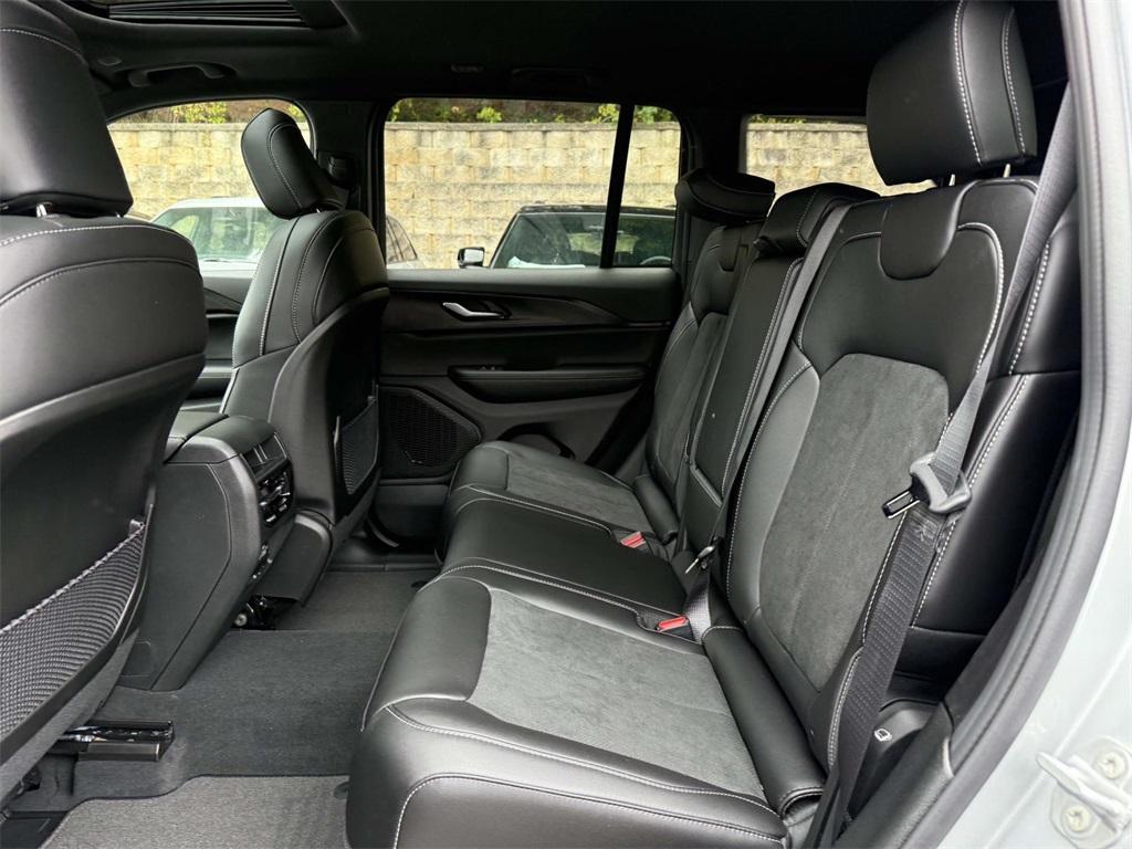 new 2025 Jeep Grand Cherokee car, priced at $39,205