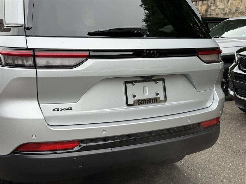 new 2025 Jeep Grand Cherokee car, priced at $39,205