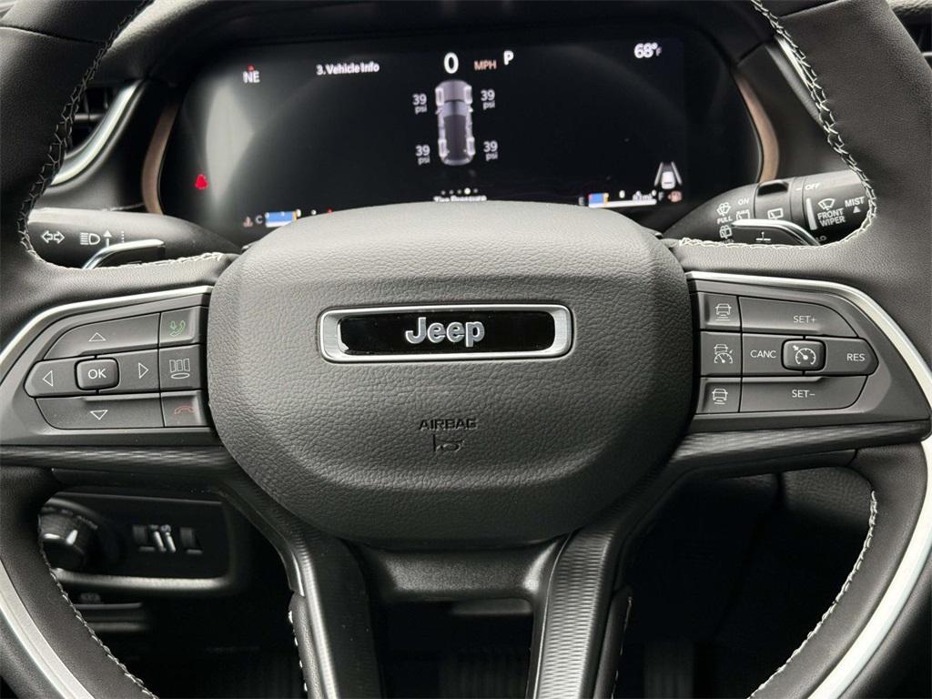 new 2025 Jeep Grand Cherokee car, priced at $39,205