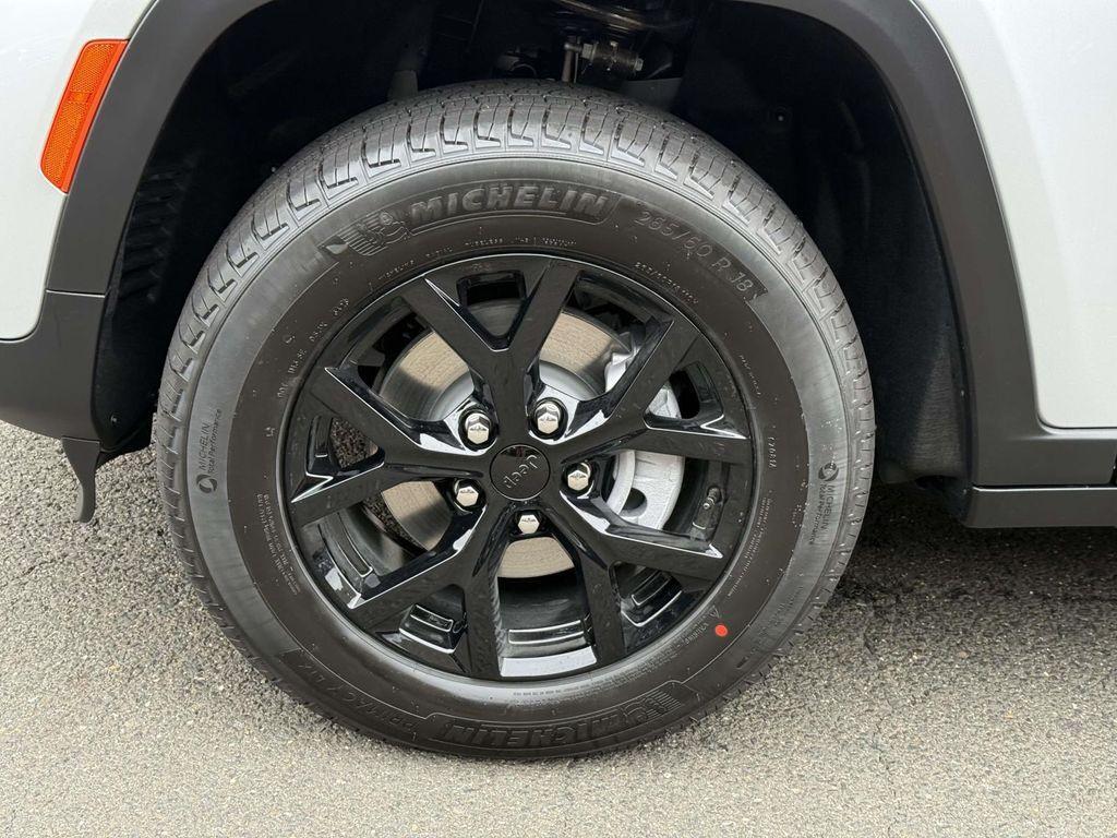 new 2025 Jeep Grand Cherokee car, priced at $39,955