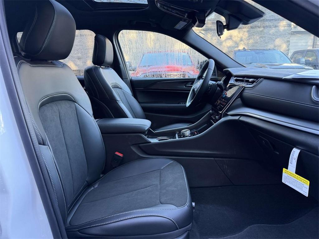 new 2025 Jeep Grand Cherokee car, priced at $39,565