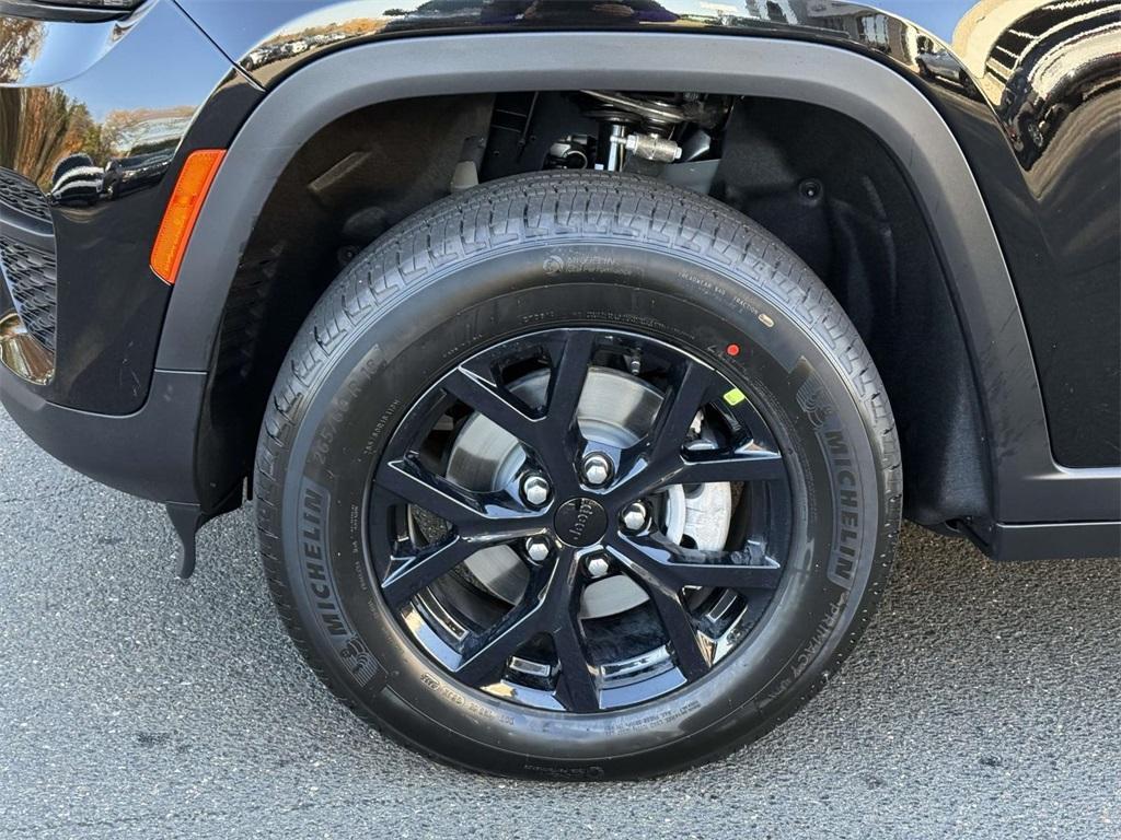 new 2025 Jeep Grand Cherokee car, priced at $39,205
