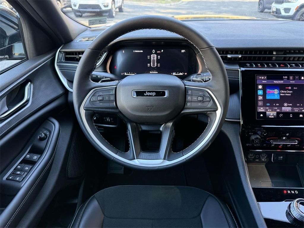 new 2025 Jeep Grand Cherokee car, priced at $39,205