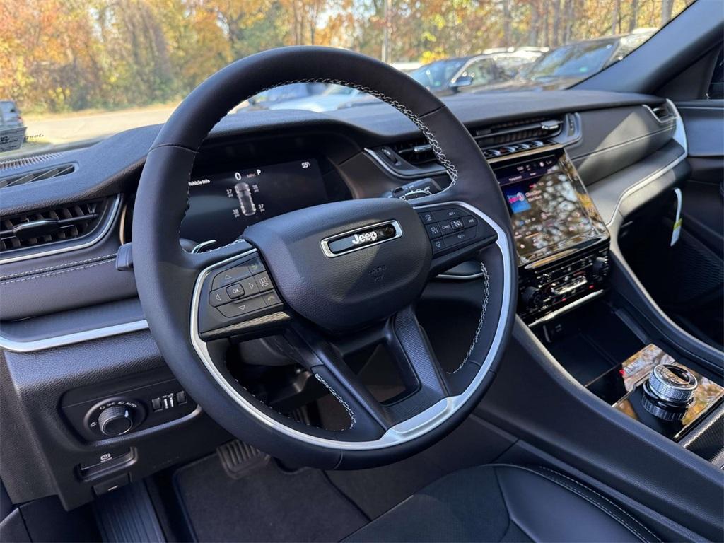 new 2025 Jeep Grand Cherokee car, priced at $39,205