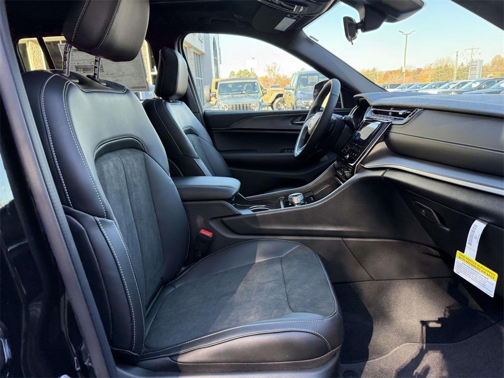 new 2025 Jeep Grand Cherokee car, priced at $39,205