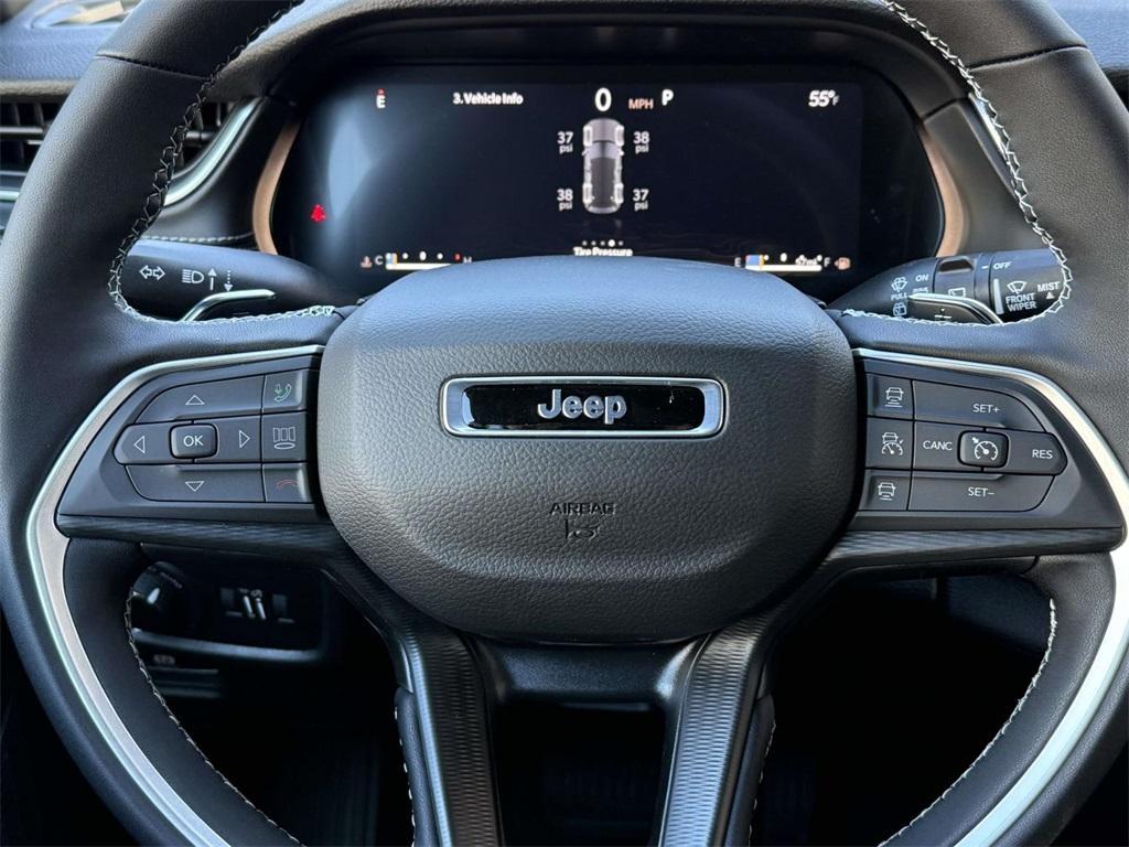 new 2025 Jeep Grand Cherokee car, priced at $39,205