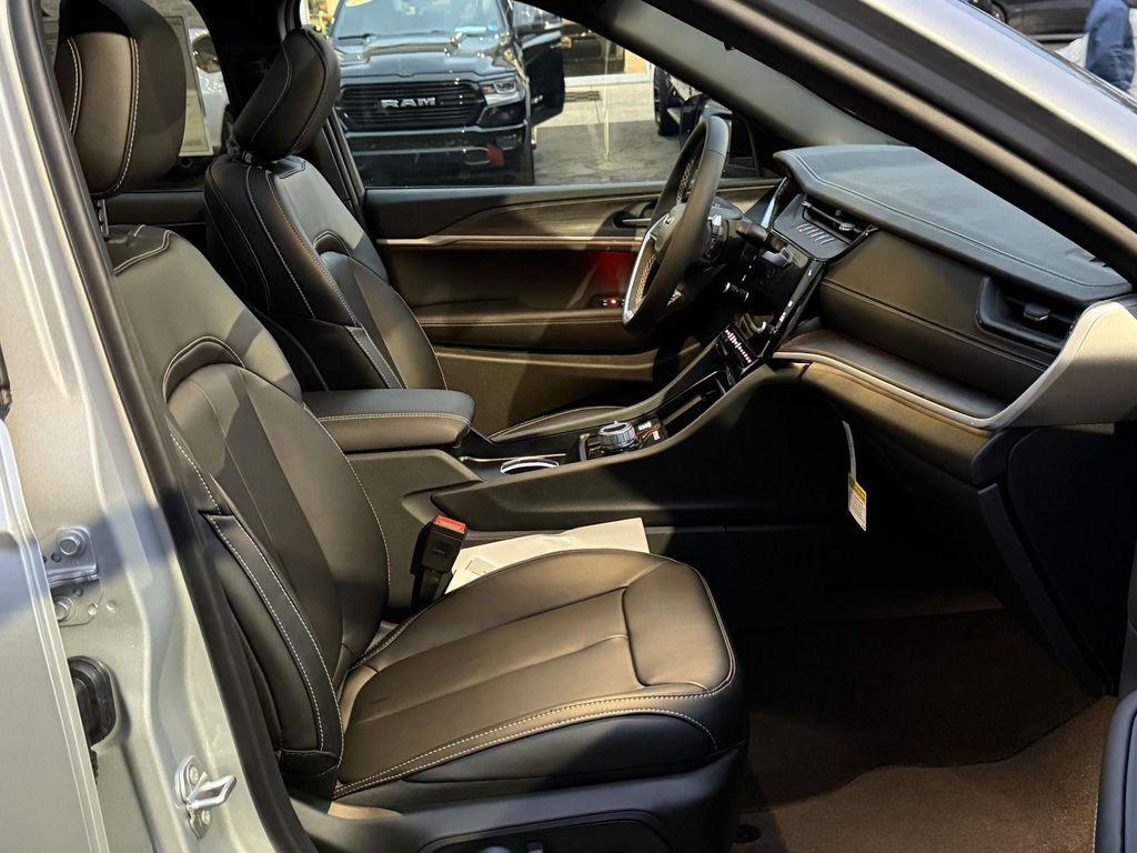 new 2026 Jeep Grand Cherokee car, priced at $44,181