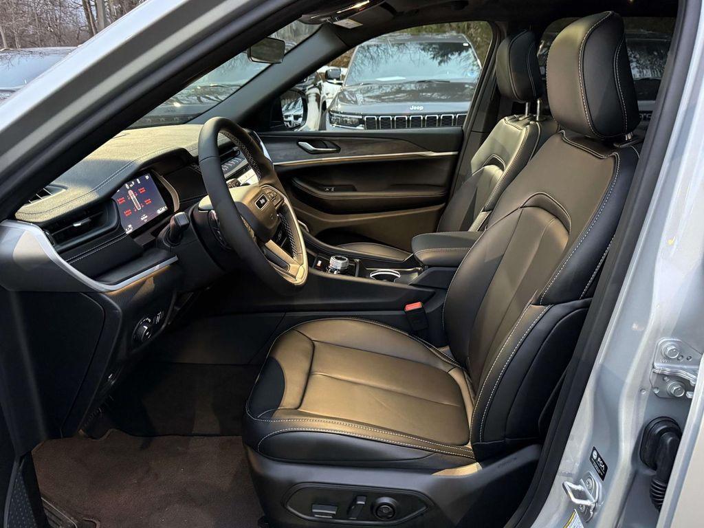 new 2026 Jeep Grand Cherokee car, priced at $44,181