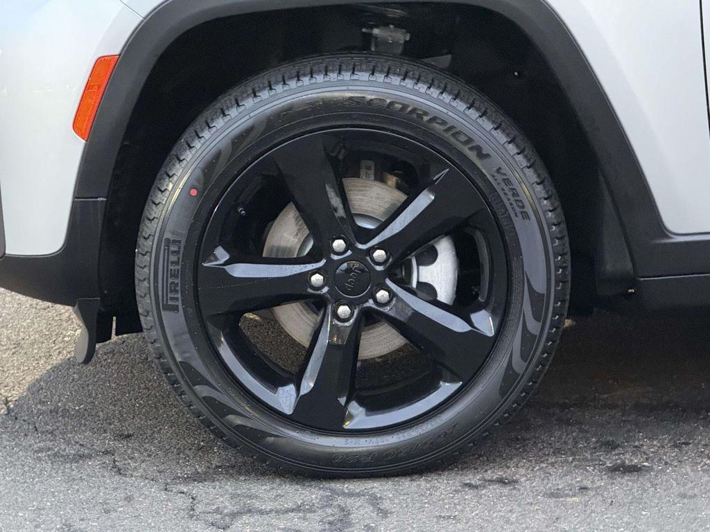 new 2026 Jeep Grand Cherokee car, priced at $44,181