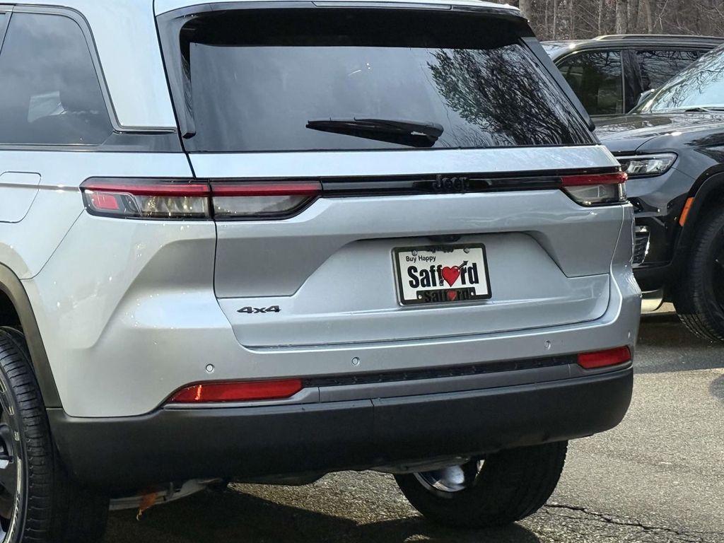 new 2026 Jeep Grand Cherokee car, priced at $44,181