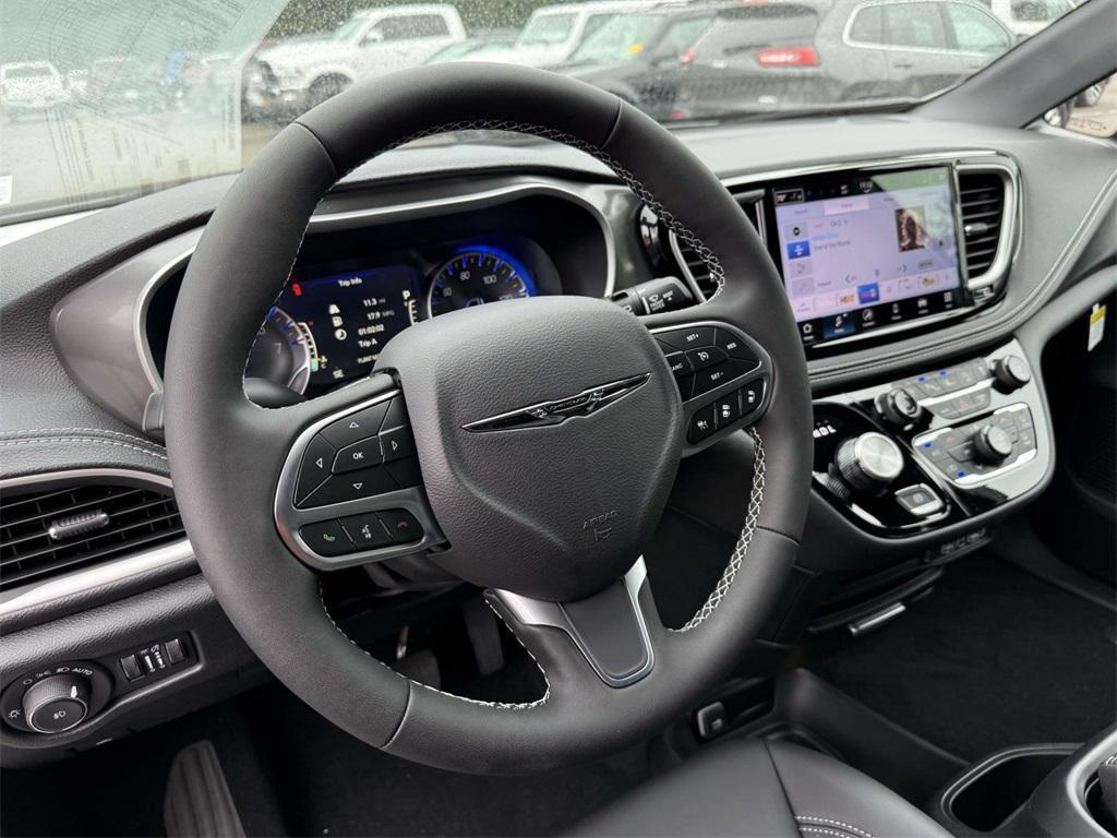 new 2025 Chrysler Pacifica car, priced at $41,225