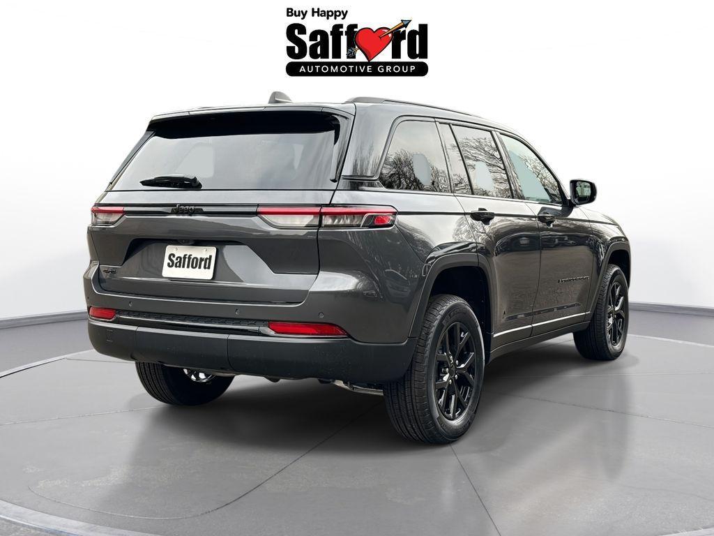 new 2025 Jeep Grand Cherokee car, priced at $38,205