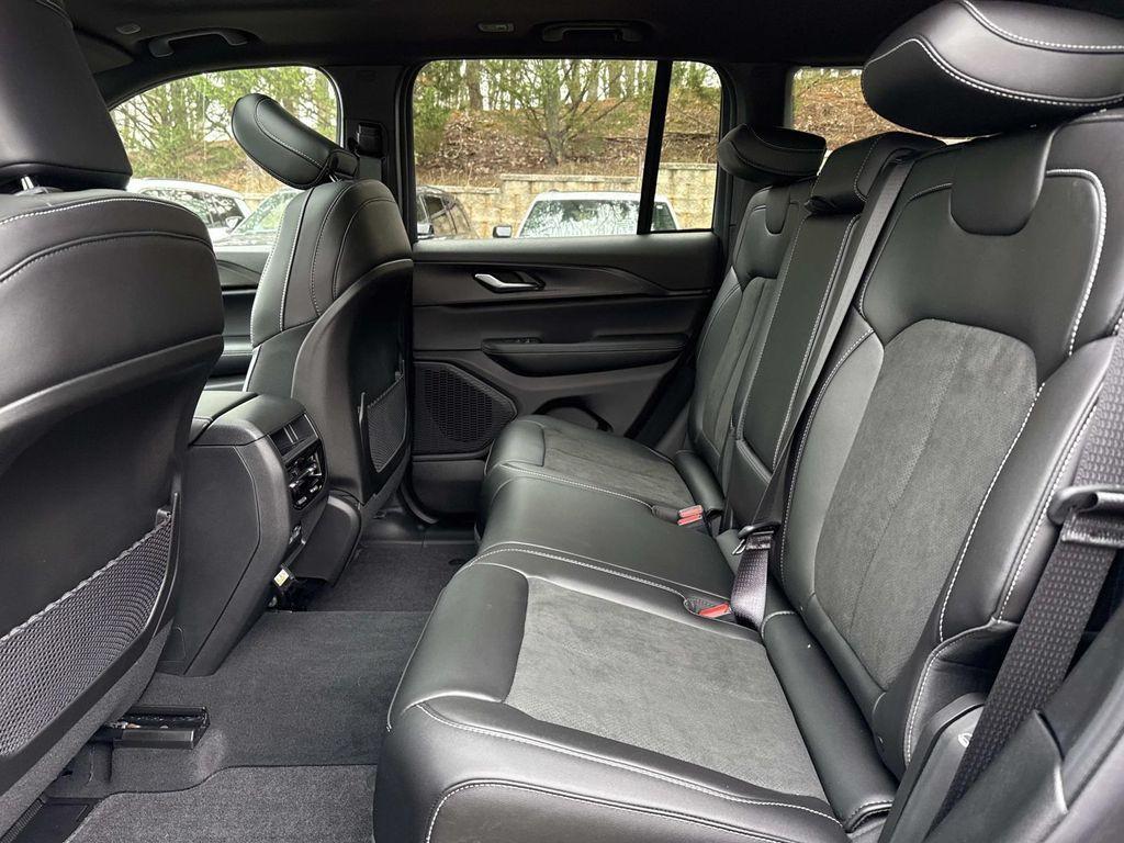 new 2025 Jeep Grand Cherokee car, priced at $38,205