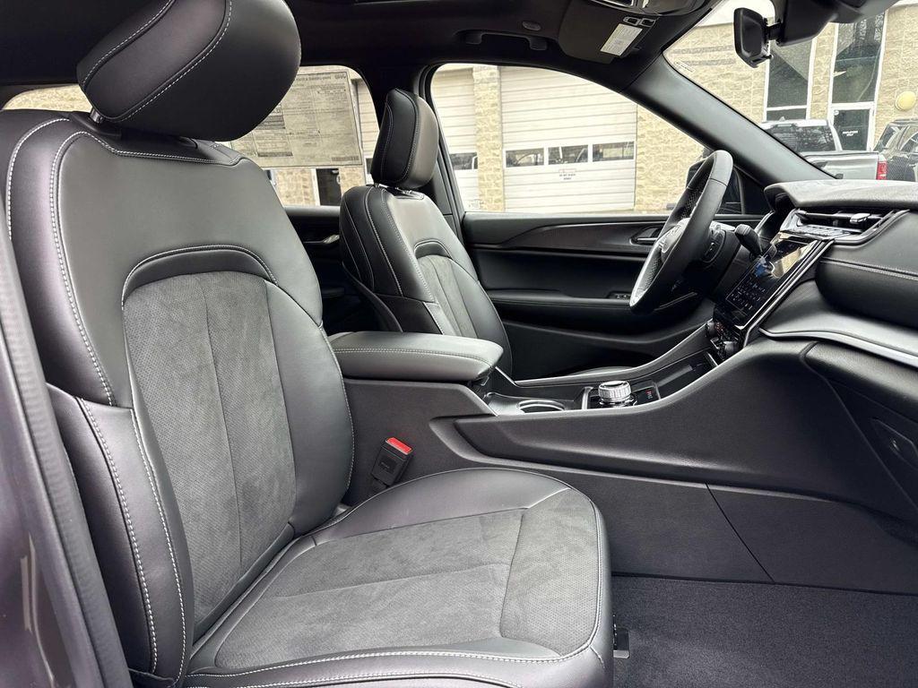 new 2025 Jeep Grand Cherokee car, priced at $38,205