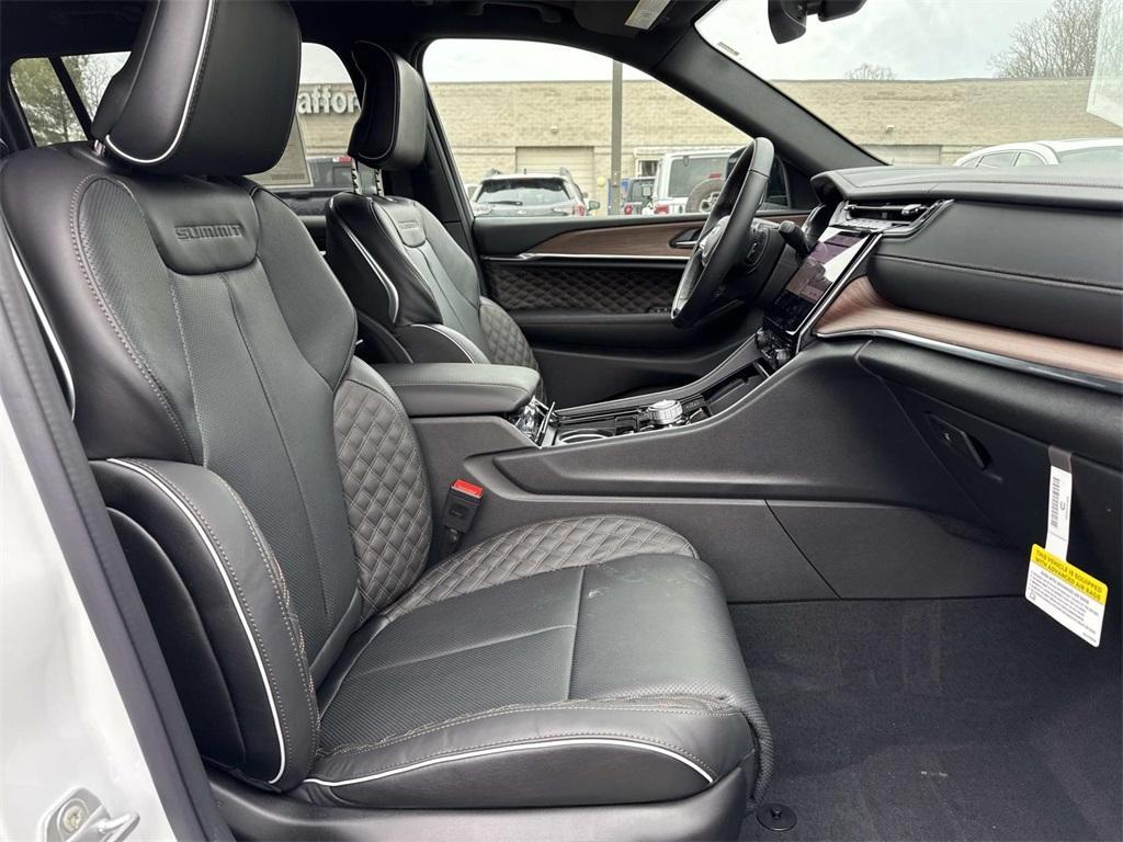 new 2025 Jeep Grand Cherokee L car, priced at $57,671