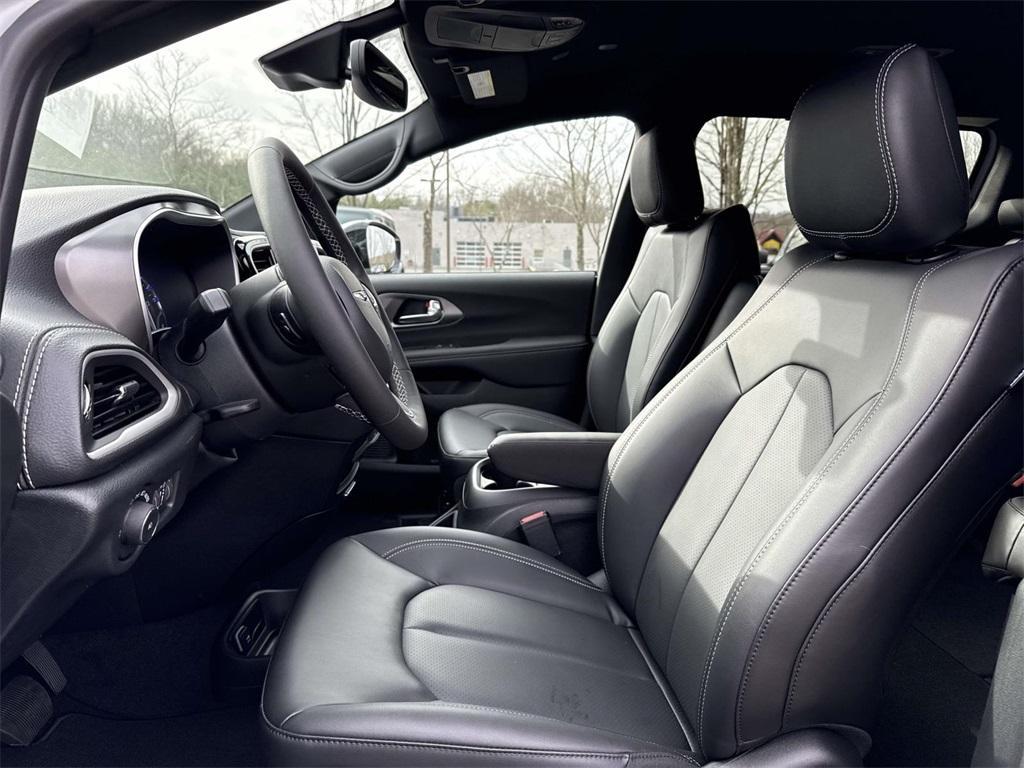 new 2026 Chrysler Pacifica car, priced at $39,607