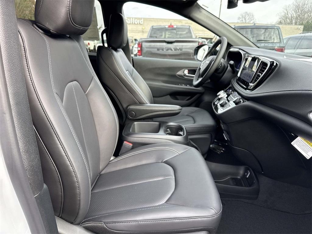 new 2026 Chrysler Pacifica car, priced at $39,607