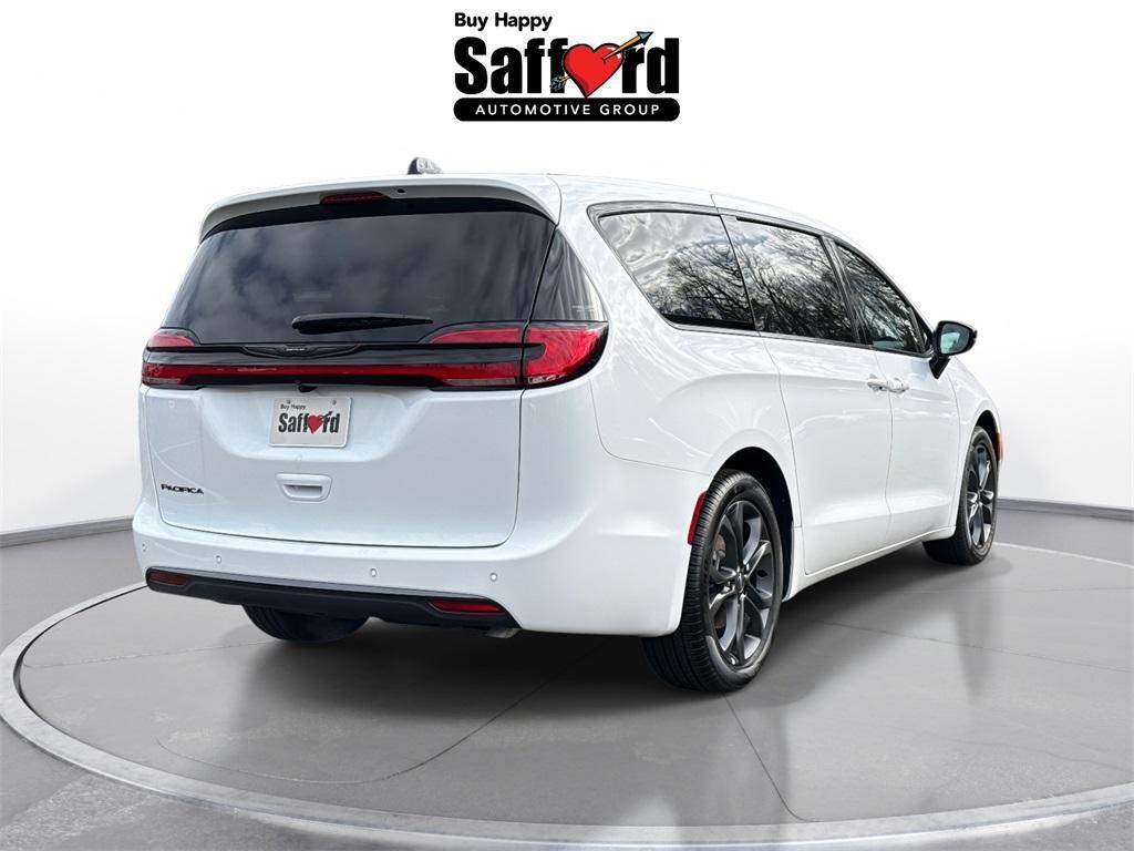 new 2026 Chrysler Pacifica car, priced at $39,607