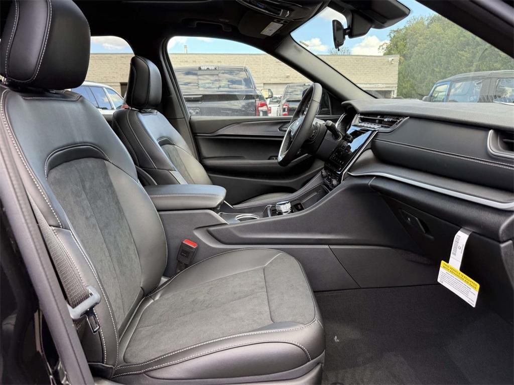 new 2025 Jeep Grand Cherokee L car, priced at $40,665