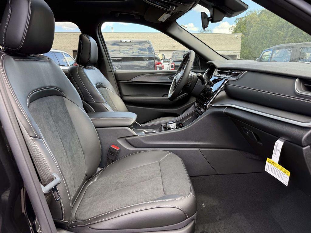 new 2025 Jeep Grand Cherokee L car, priced at $40,665