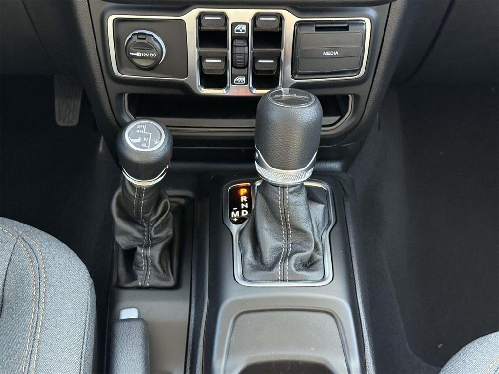 new 2025 Jeep Gladiator car, priced at $42,645