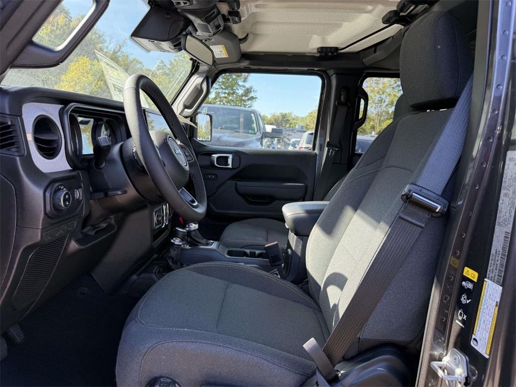 new 2025 Jeep Gladiator car, priced at $42,645
