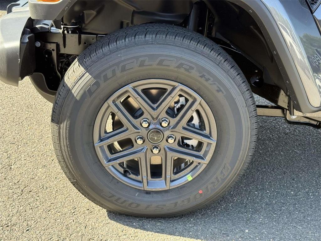 new 2025 Jeep Gladiator car, priced at $42,645