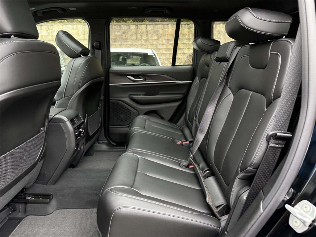 new 2025 Jeep Grand Cherokee car, priced at $40,877