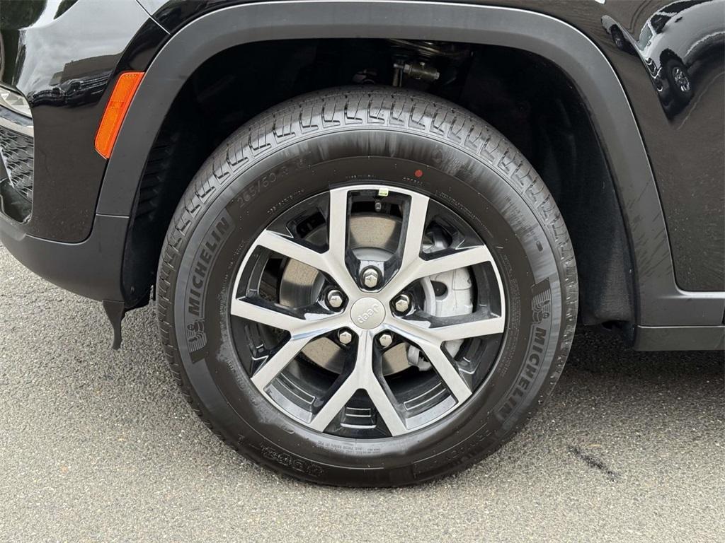 new 2025 Jeep Grand Cherokee car, priced at $40,877