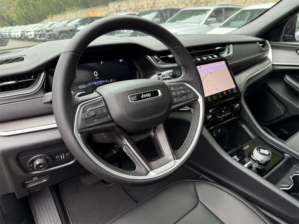 new 2025 Jeep Grand Cherokee car, priced at $40,877