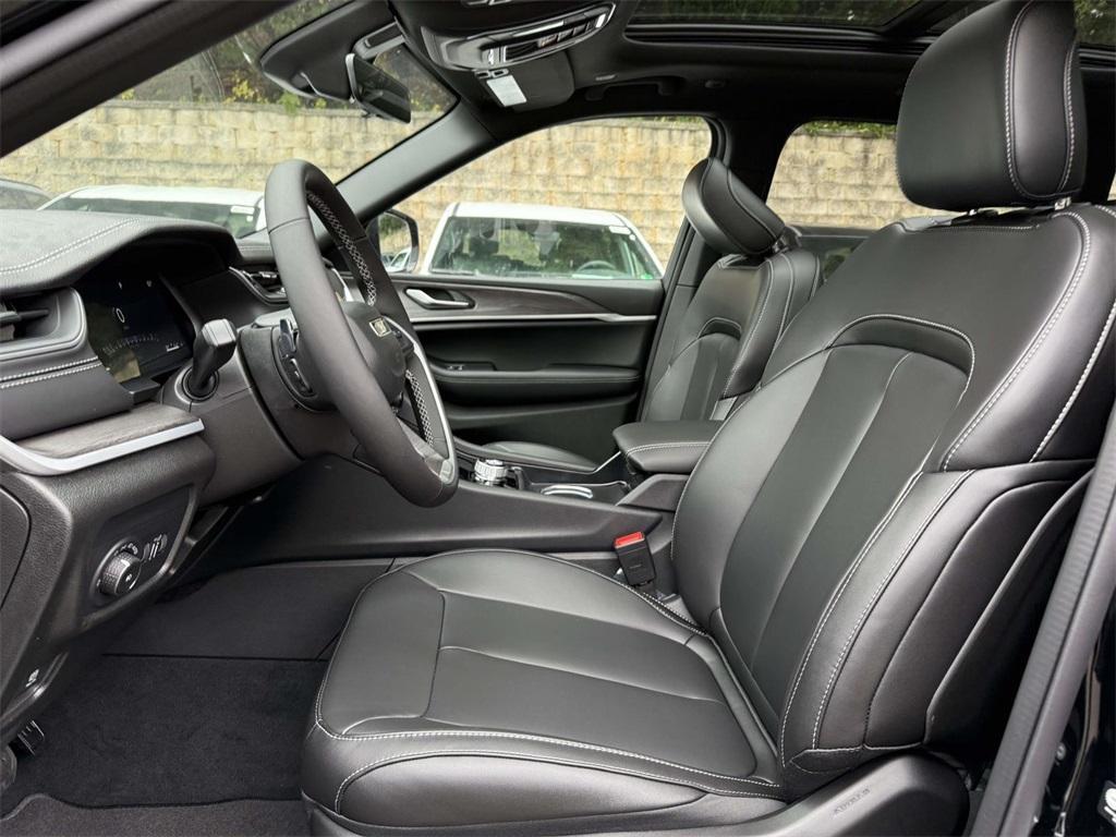 new 2025 Jeep Grand Cherokee car, priced at $40,877