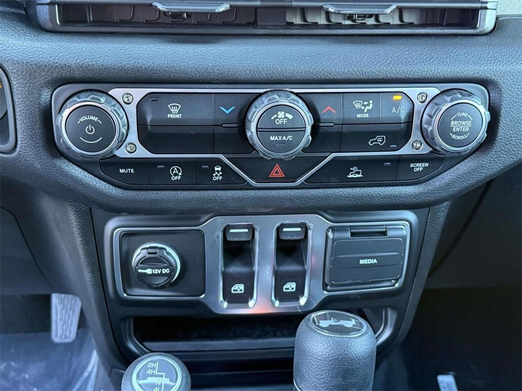 new 2026 Jeep Wrangler car, priced at $32,364