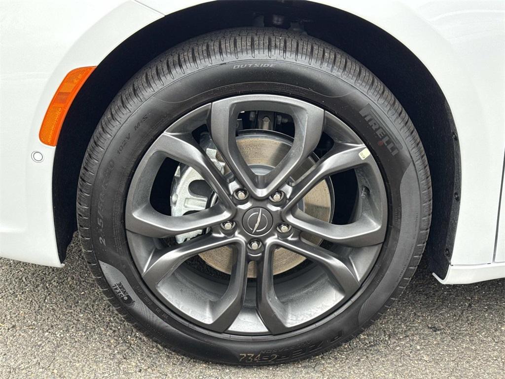 new 2026 Chrysler Pacifica car, priced at $40,343