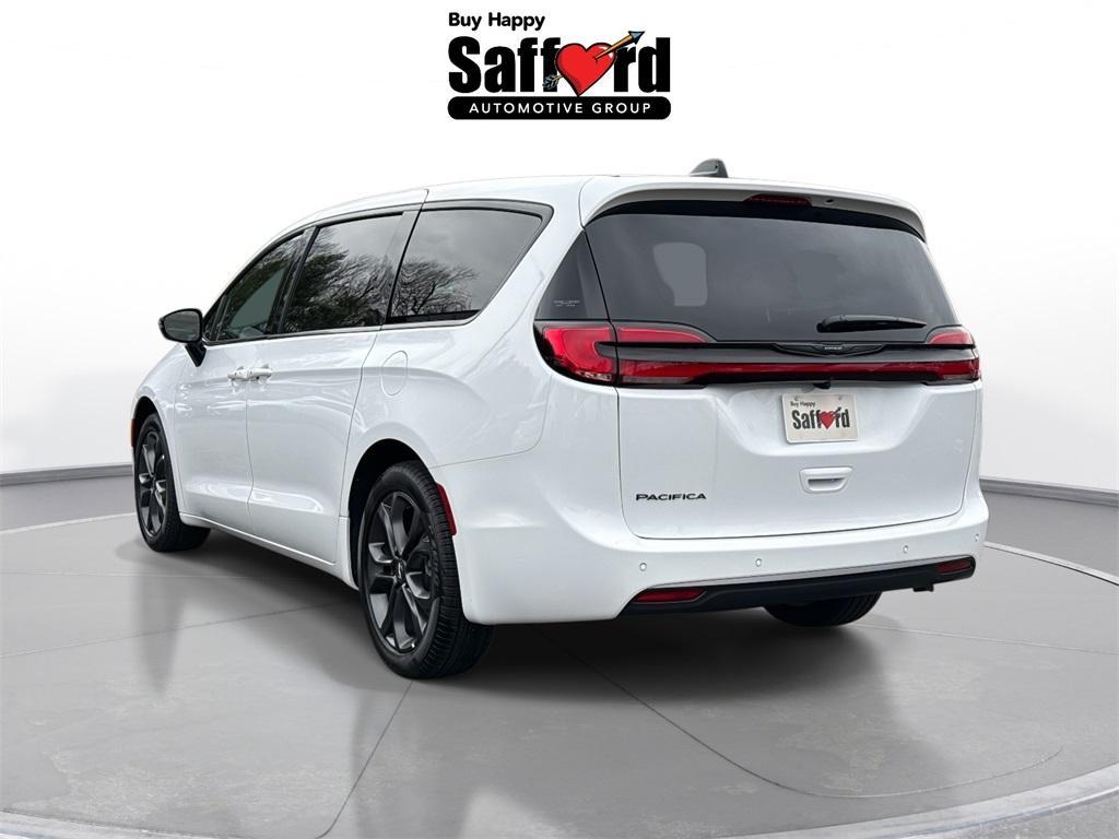 new 2026 Chrysler Pacifica car, priced at $40,343