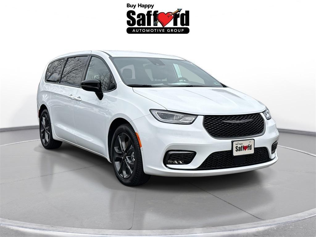 new 2026 Chrysler Pacifica car, priced at $40,343