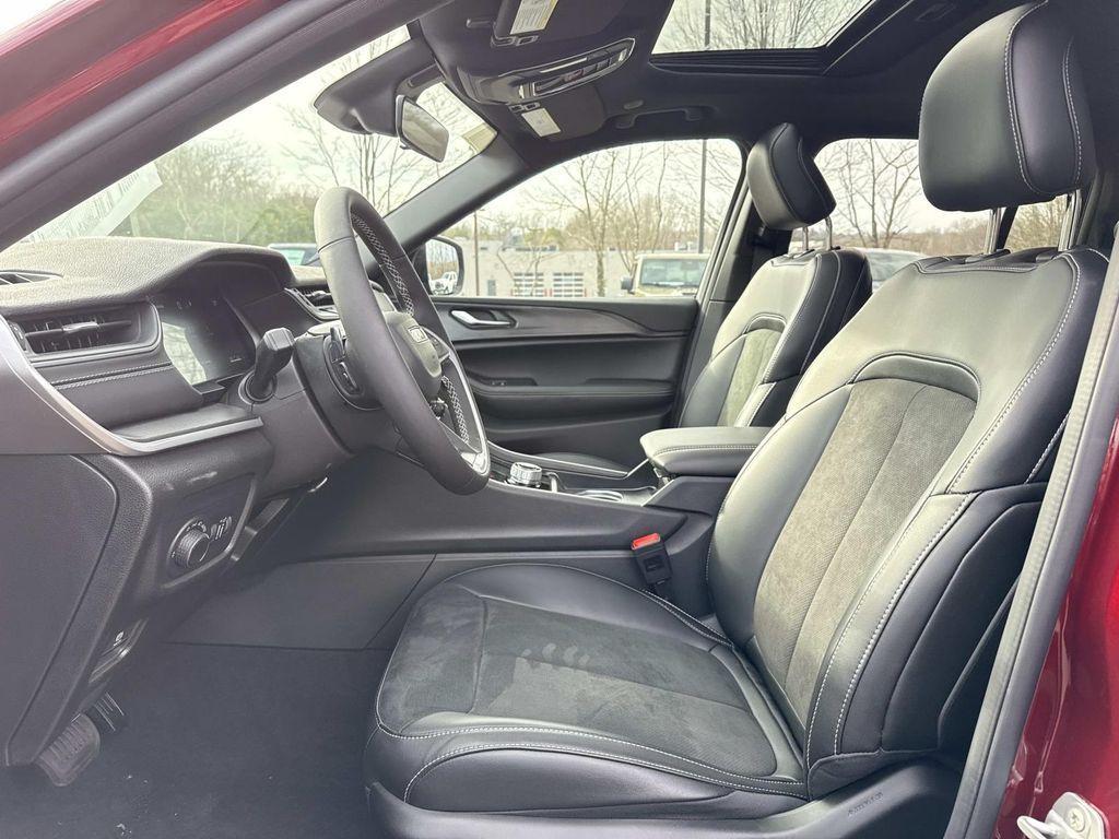 new 2025 Jeep Grand Cherokee car, priced at $41,955