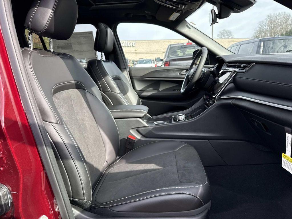 new 2025 Jeep Grand Cherokee car, priced at $41,955