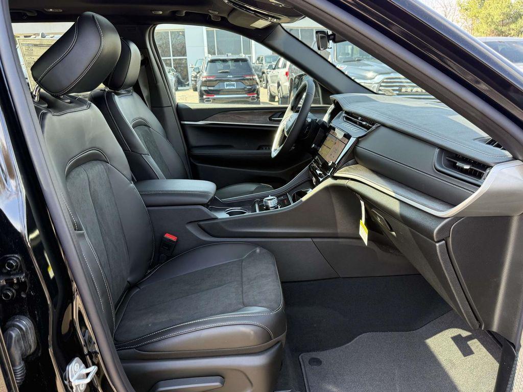 new 2026 Jeep Grand Cherokee car, priced at $43,898