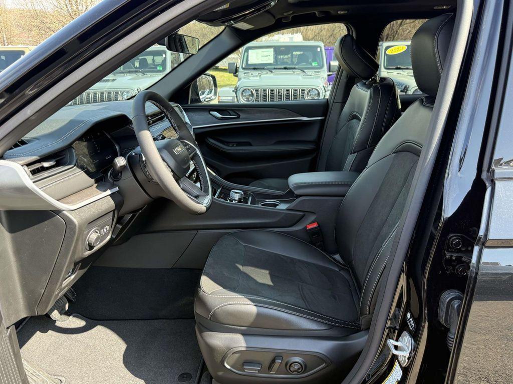 new 2026 Jeep Grand Cherokee car, priced at $43,898