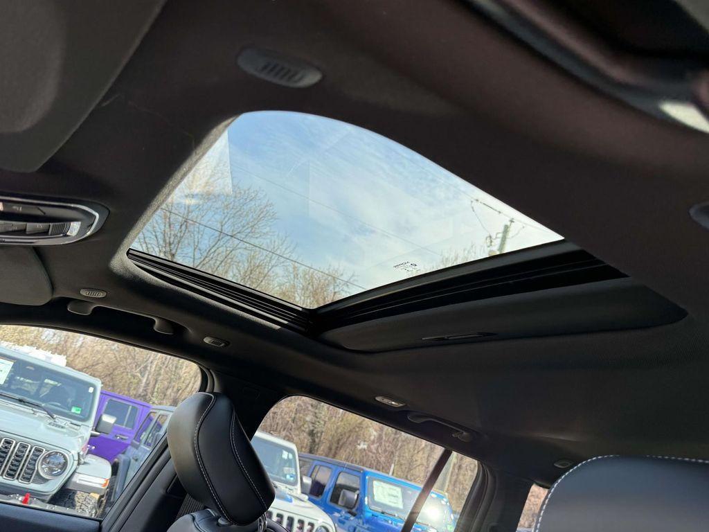 new 2026 Jeep Grand Cherokee car, priced at $43,898