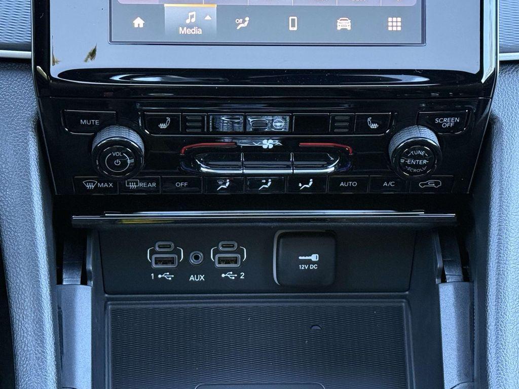 new 2025 Jeep Grand Cherokee car, priced at $35,653