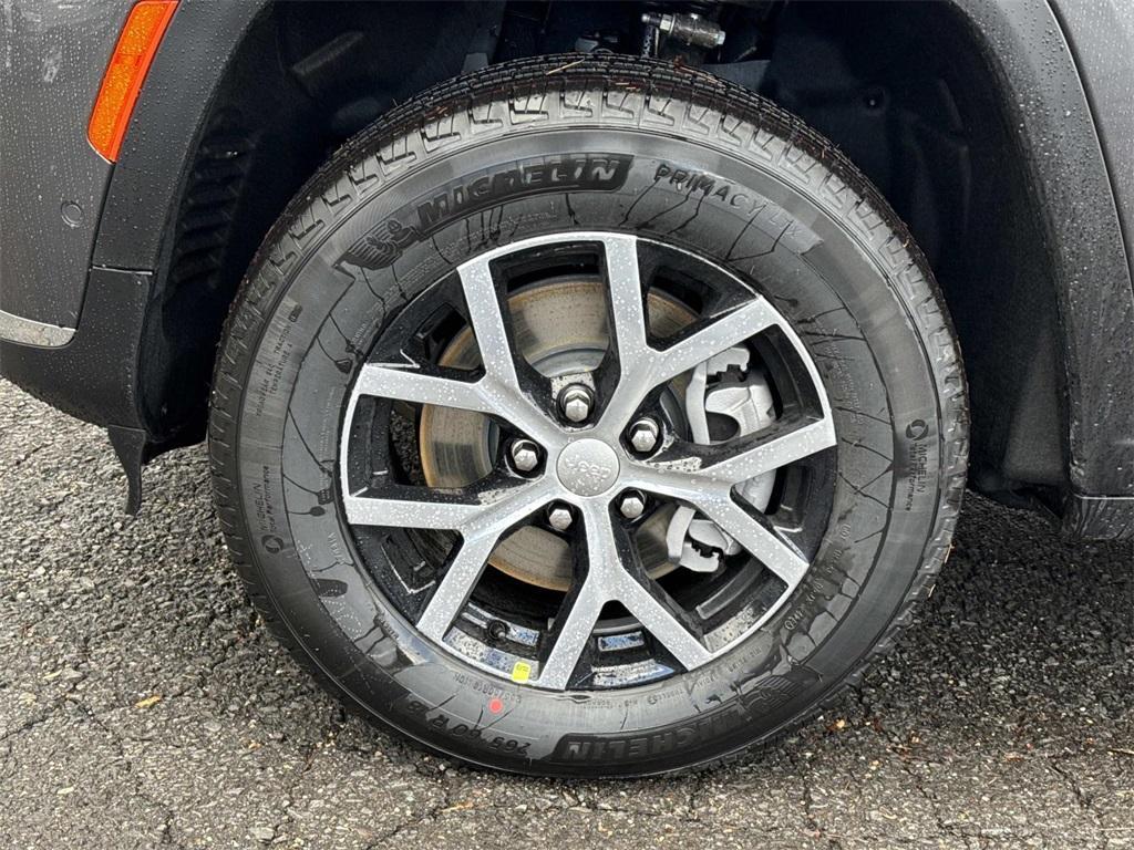 new 2025 Jeep Grand Cherokee L car, priced at $50,300