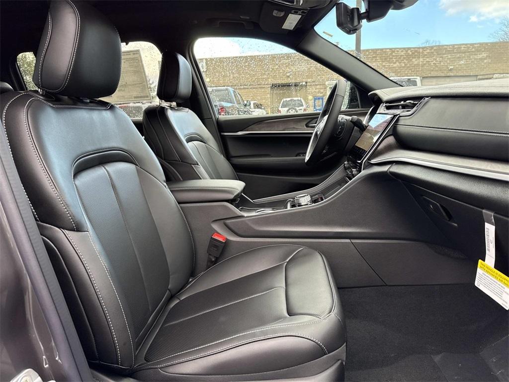 new 2025 Jeep Grand Cherokee L car, priced at $50,300