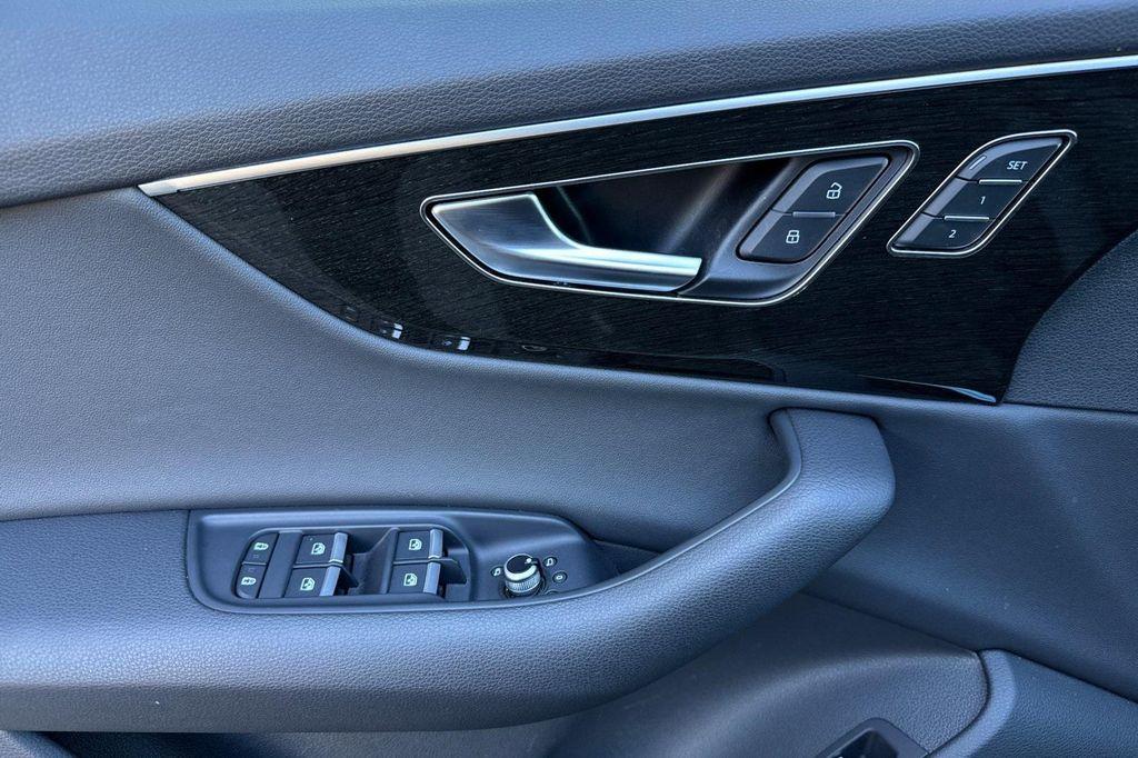 used 2025 Audi Q7 car, priced at $46,117