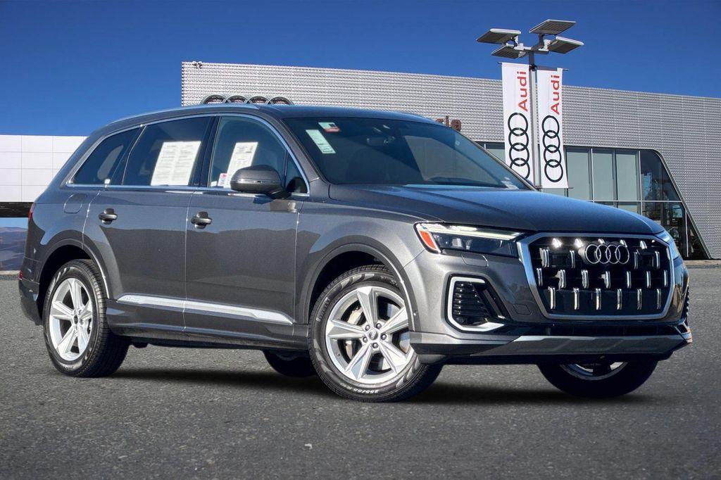 used 2025 Audi Q7 car, priced at $46,117