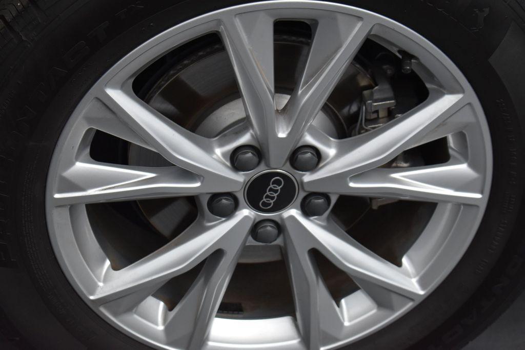 Audi Q3 view 21