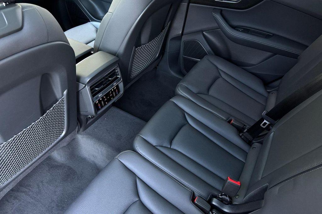 new 2025 Audi Q7 car, priced at $76,770