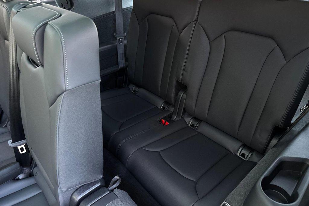 new 2025 Audi Q7 car, priced at $76,770